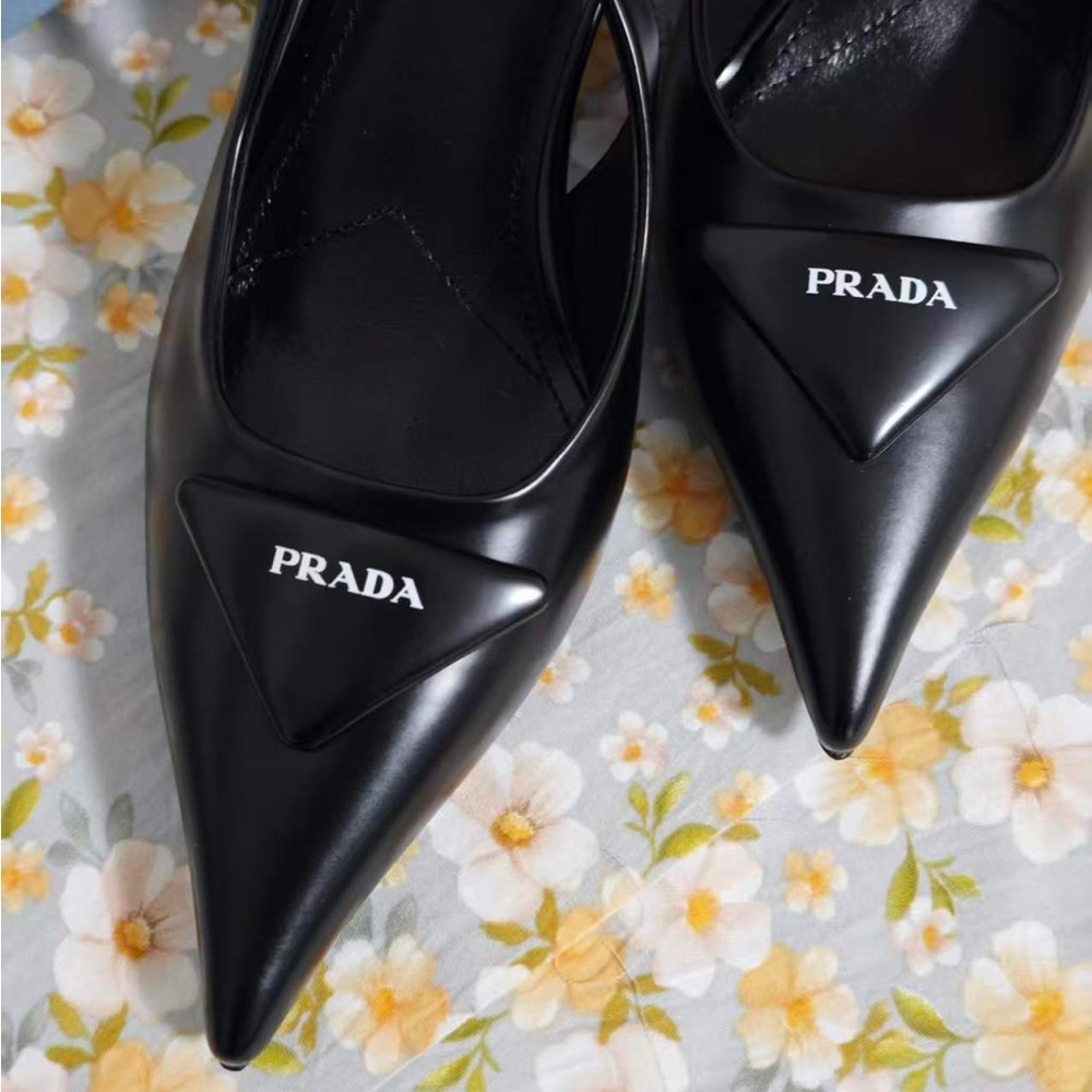 Prada heels - Picture 3 of 7